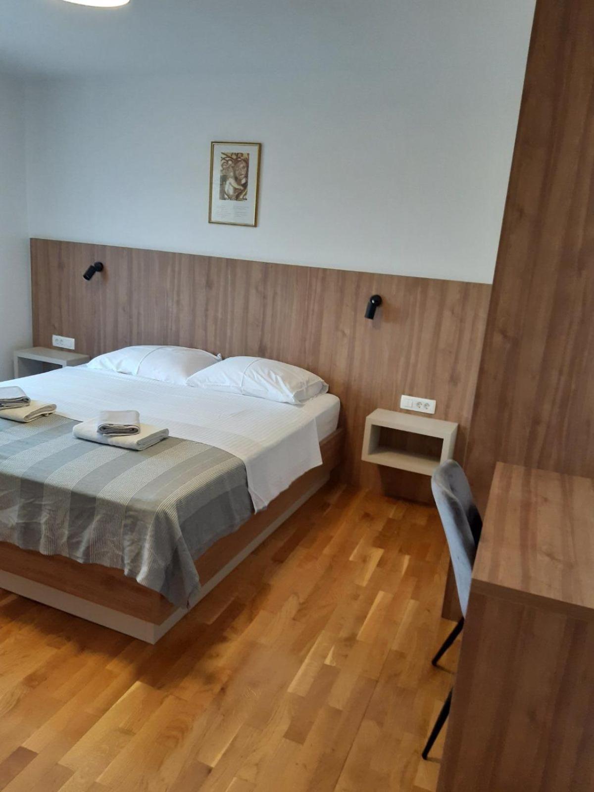 Apartments Mare Malinska Eksteriør bilde