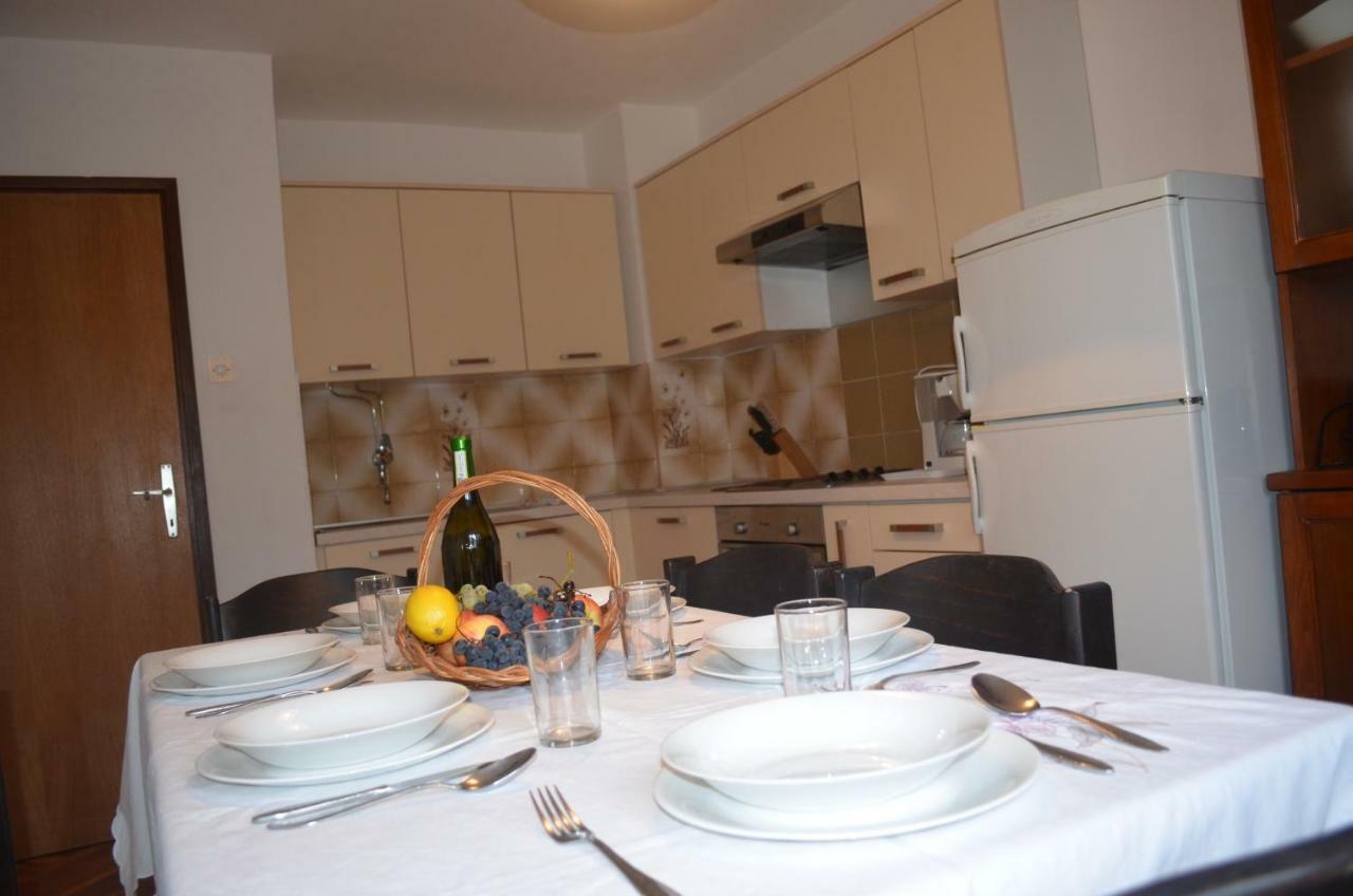 Apartments Mare Malinska Eksteriør bilde